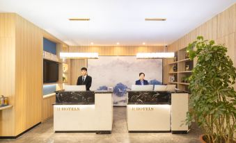 H Hotel (Zuoquan Binhe Road)