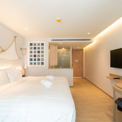 Deluxe Double Room with Facade View