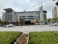 아투어 호텔 치둥 펑황후이 런민 서로 치둥 호텔