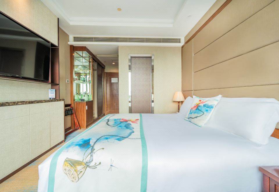 露台湖景大床房