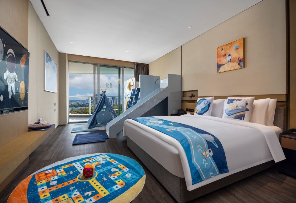 航天主题客房，1张大床及1张上下床