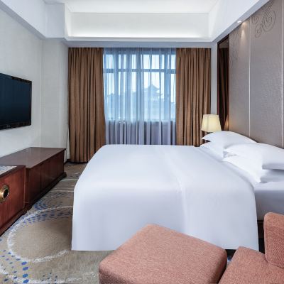 高級大床套房 佛山皇冠假日酒店優惠