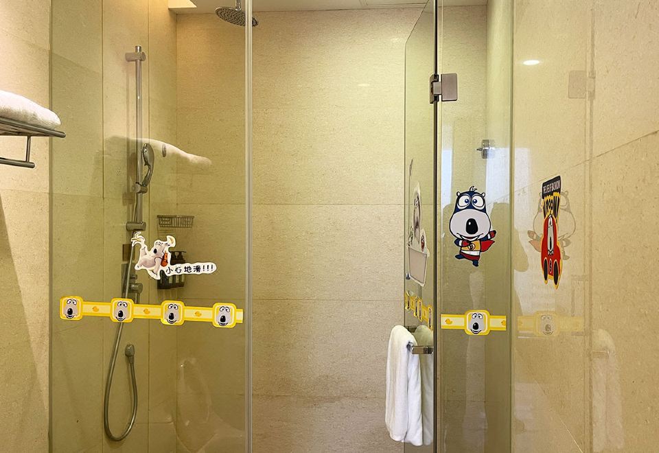 Kingworld Hotel Gui'anMeng Qu Family Room (Balcony Private Pool)