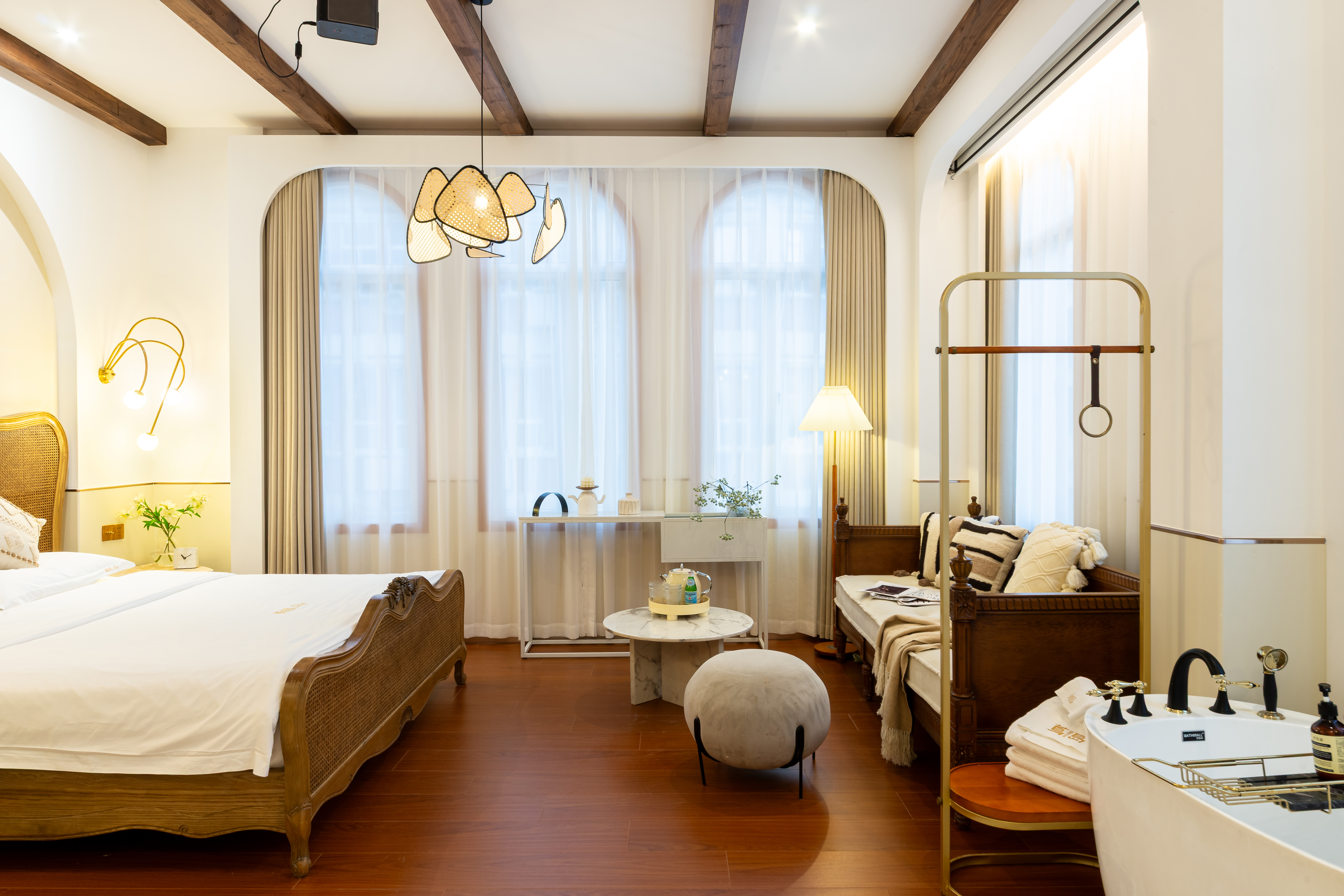 左岸·波西米亚大床房（巨幕投影+浴缸+中山路骑楼景）