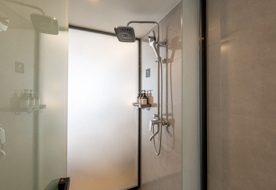 臻選大床房A（智能客控+全景高層落地窗+小冰箱）