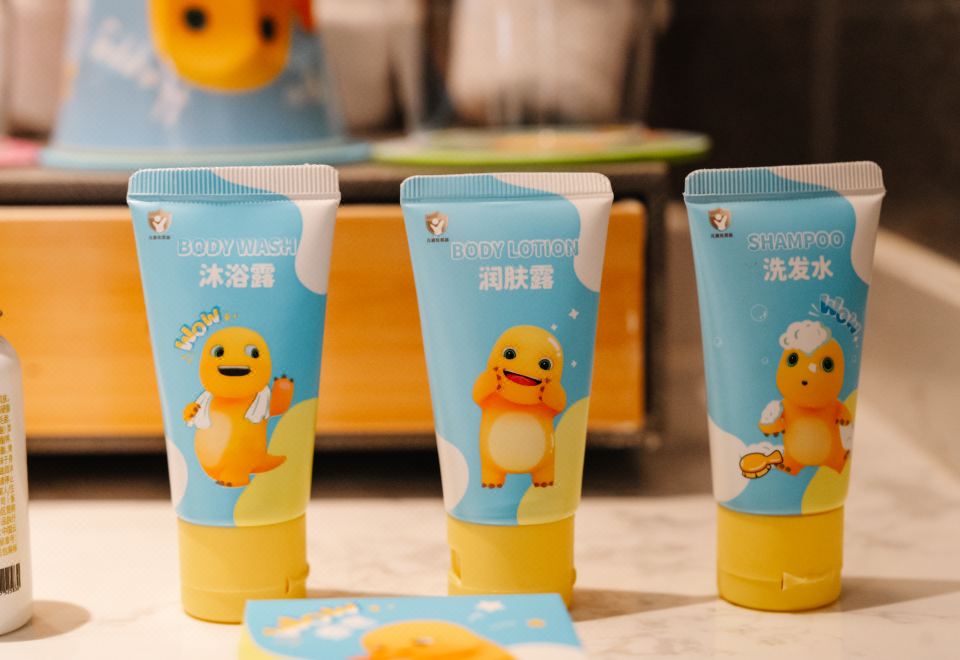 複式雙卧親子別墅（奶龍）|落地窗庭院近景+獨立客廳