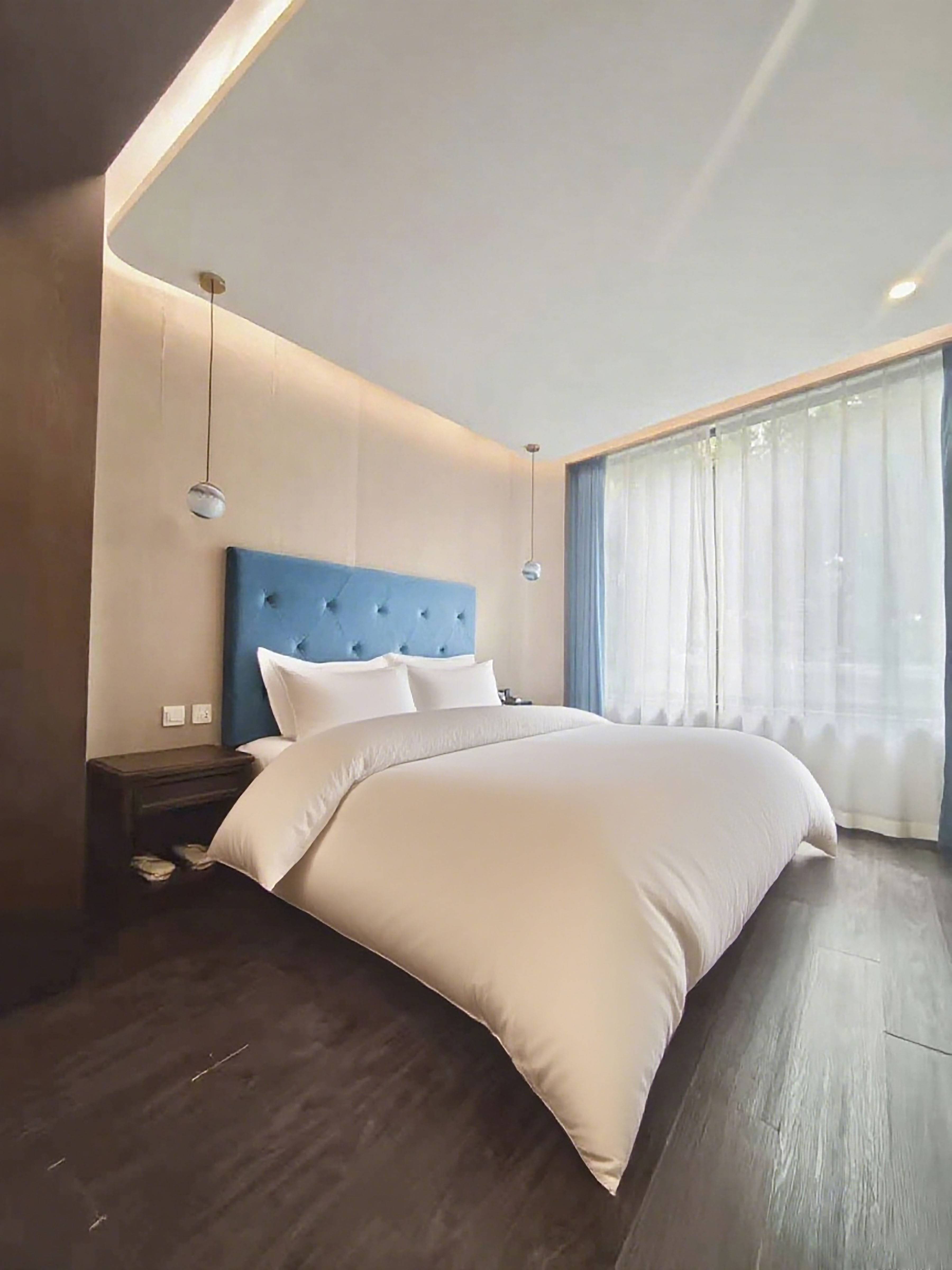 林间墅听海大床房（围炉夜话）