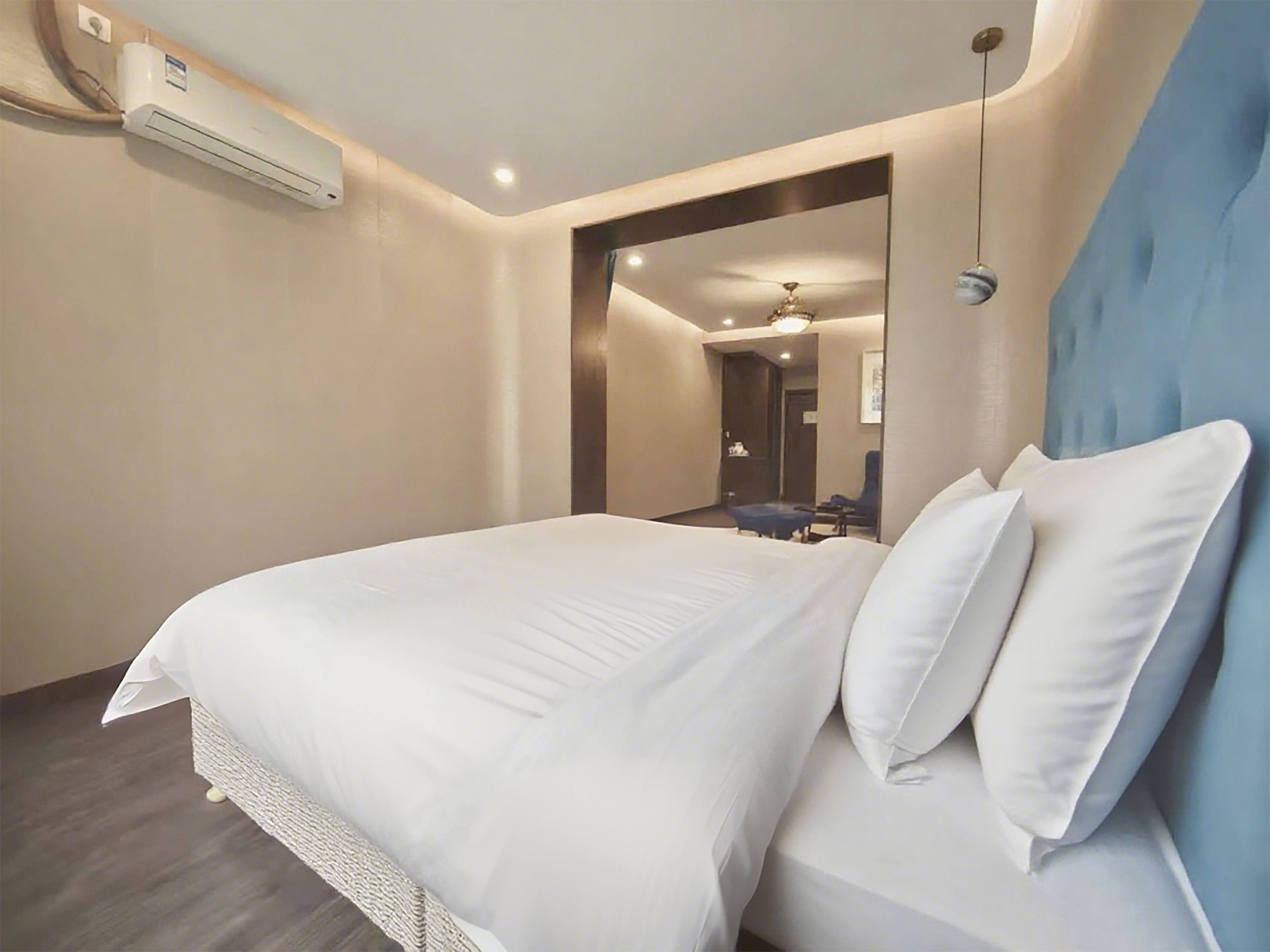 林间墅听海大床房（围炉夜话）