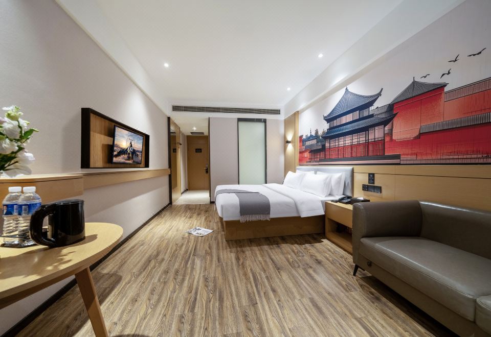 设计师优享大床房（智能客控+落地大窗+遮光窗帘）