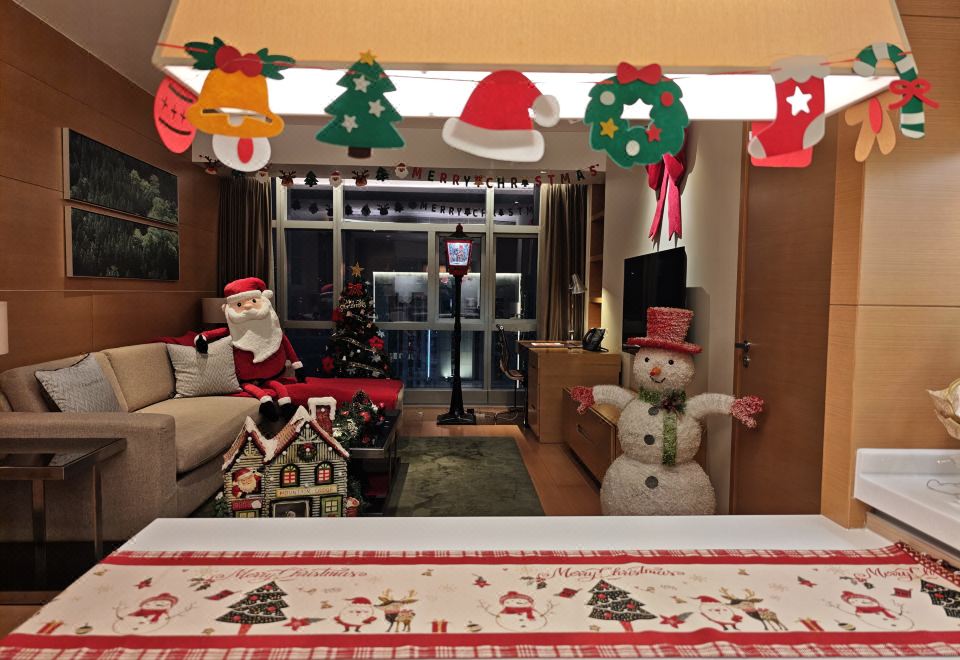 圣诞单卧套房（圣诞装饰+厨房+洗衣乾衣机）