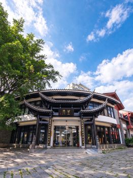 Moonlight Courtyard Hotel (Kunming Nanping Street and Near the train station)