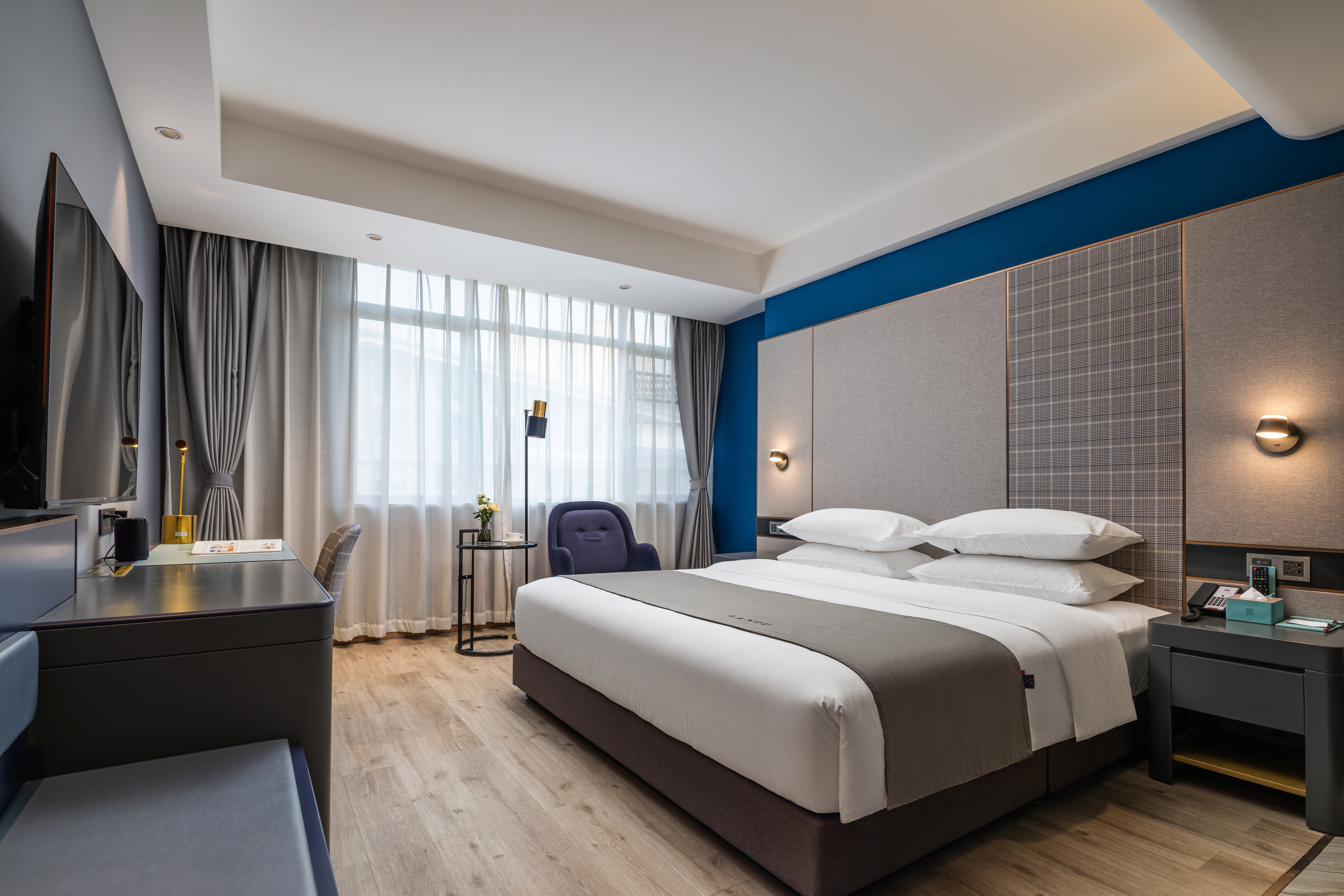 兰艺智能大床房丨零压枕+金可儿床垫深睡无忧