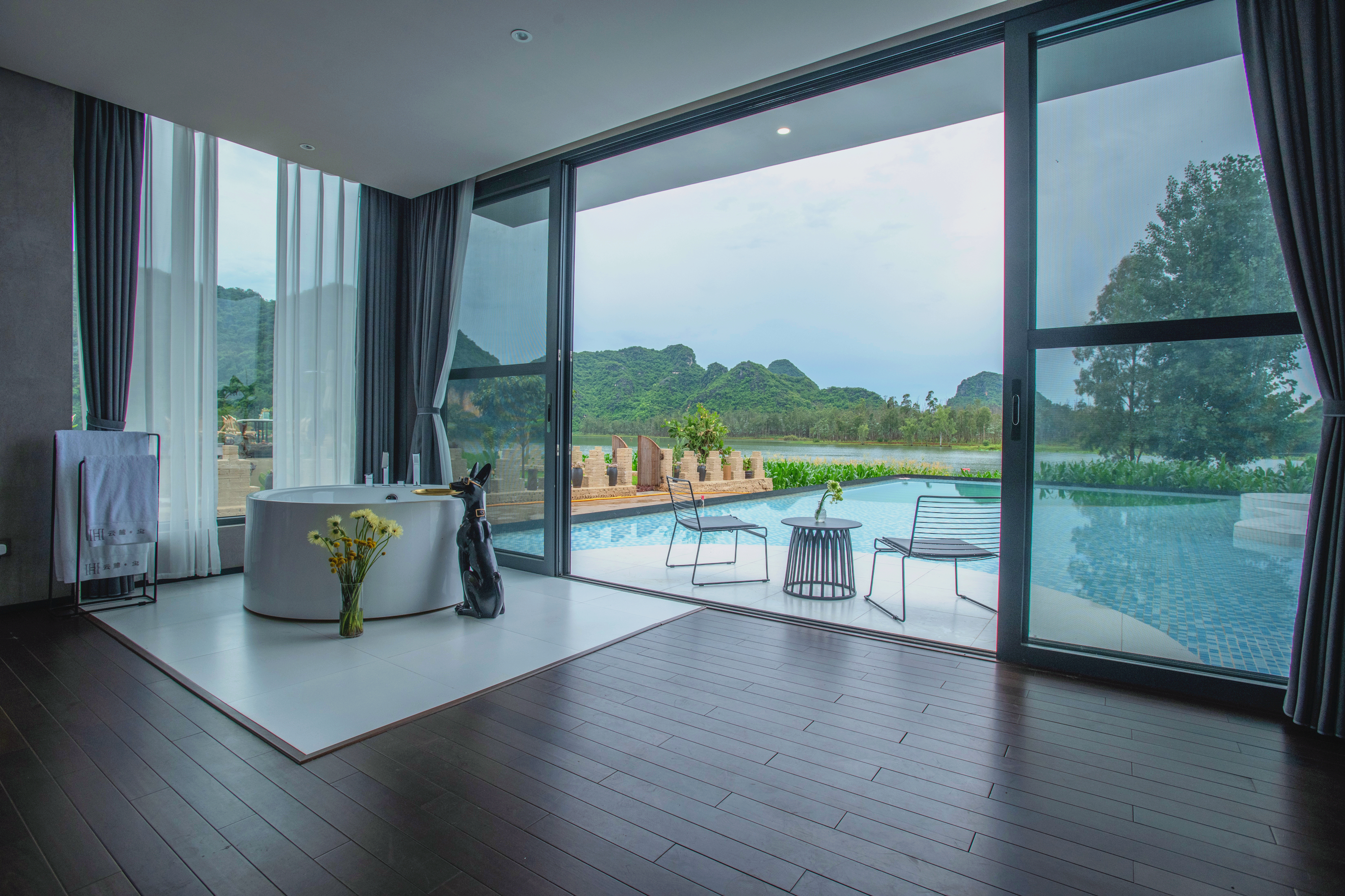 270 ° Lake-View Twin Room With Private Terrace