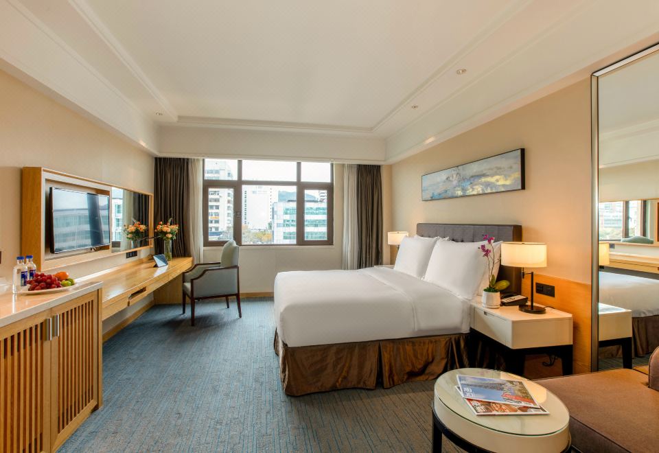 豪华大床房（超长办公桌-办公椅）