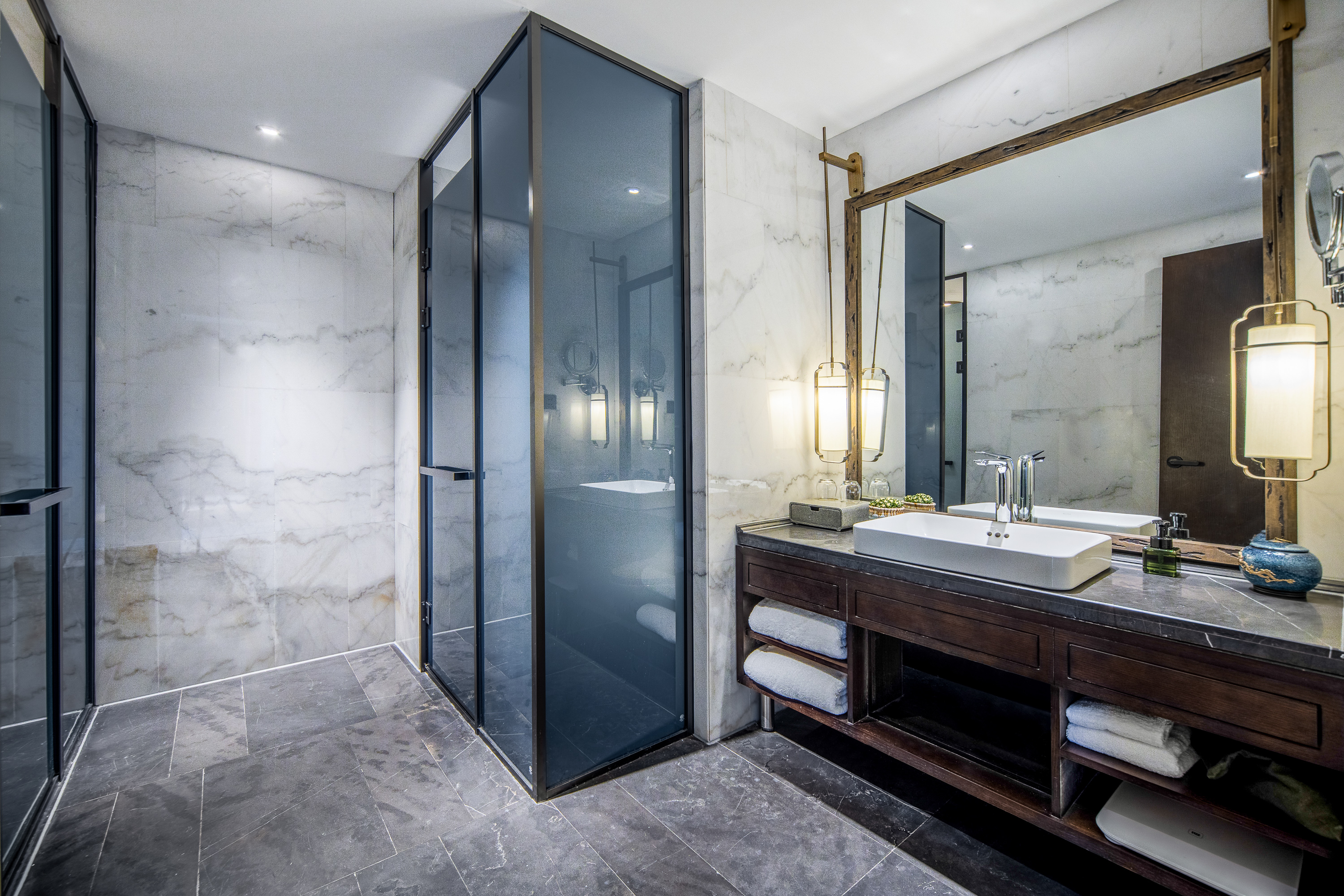 豪華雙臥套房（小冰箱+體重秤+溫潤加濕器+空氣凈化器+會客廳+豪華浴缸）