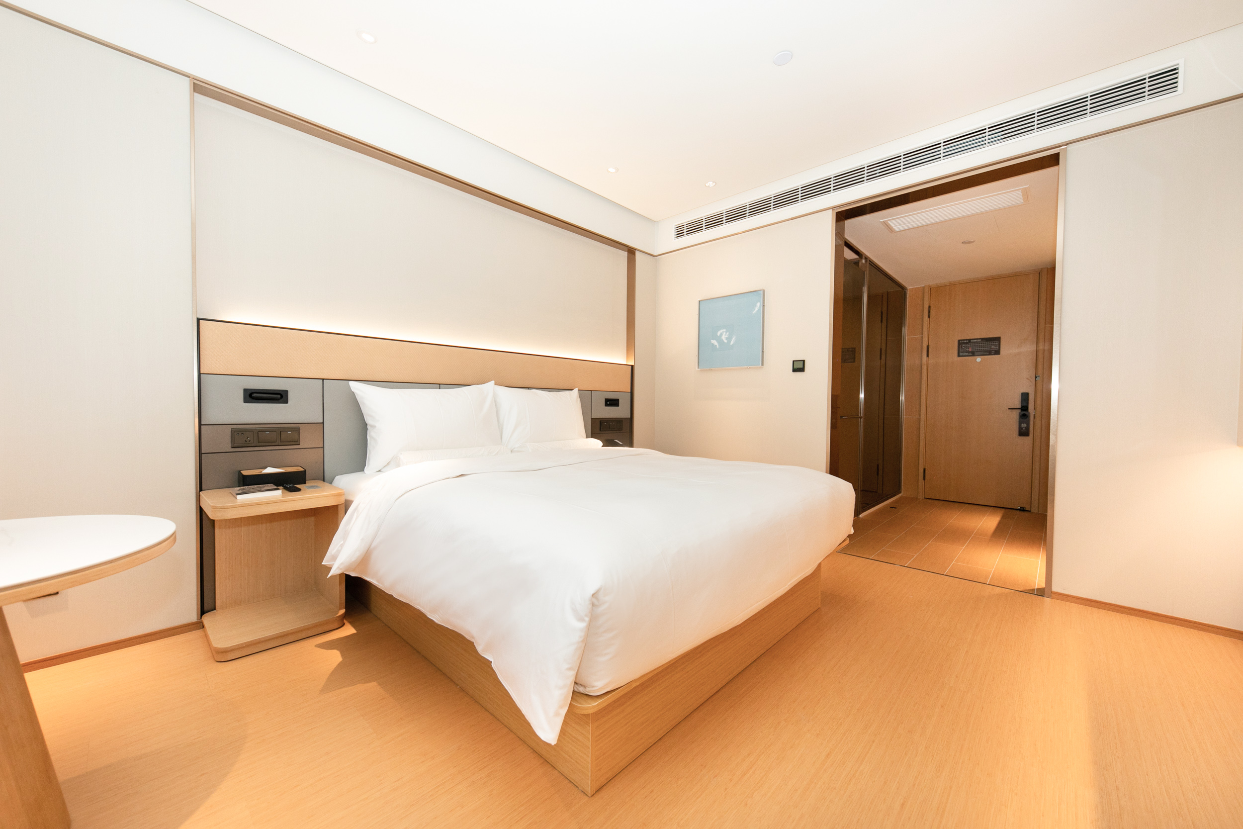 商务大床房（65寸投屏大电视+小冰箱+金可儿床垫）