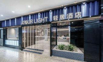 Dalian Xinghai Square Shengya Ocean World Light Hotel