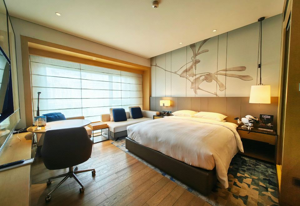 Courtyard by Marriott Shanghai HongqiaoGuestroom (Double Bed)