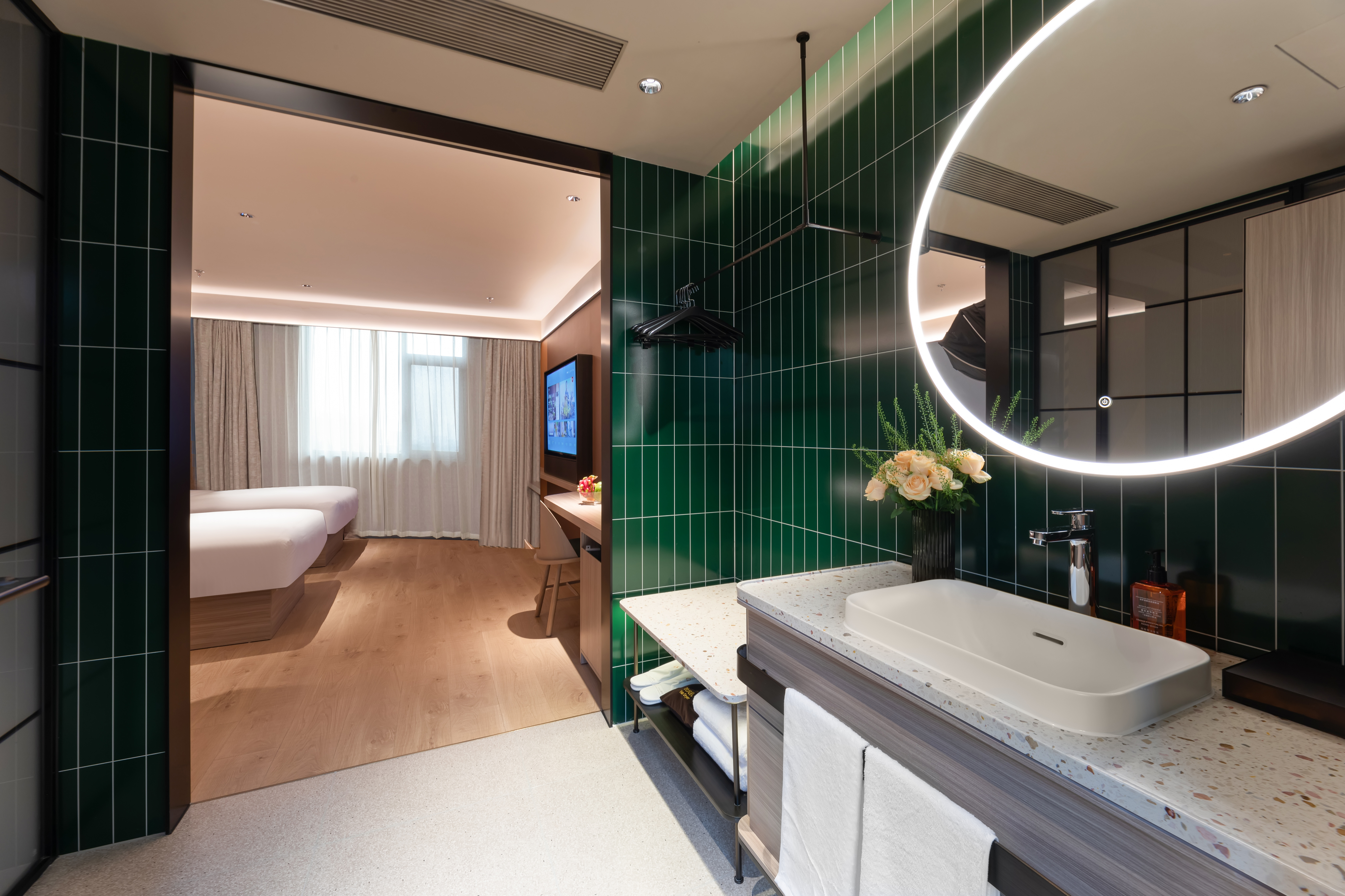 高级双床房（智能客控+电视投屏+小冰箱+智能马桶）