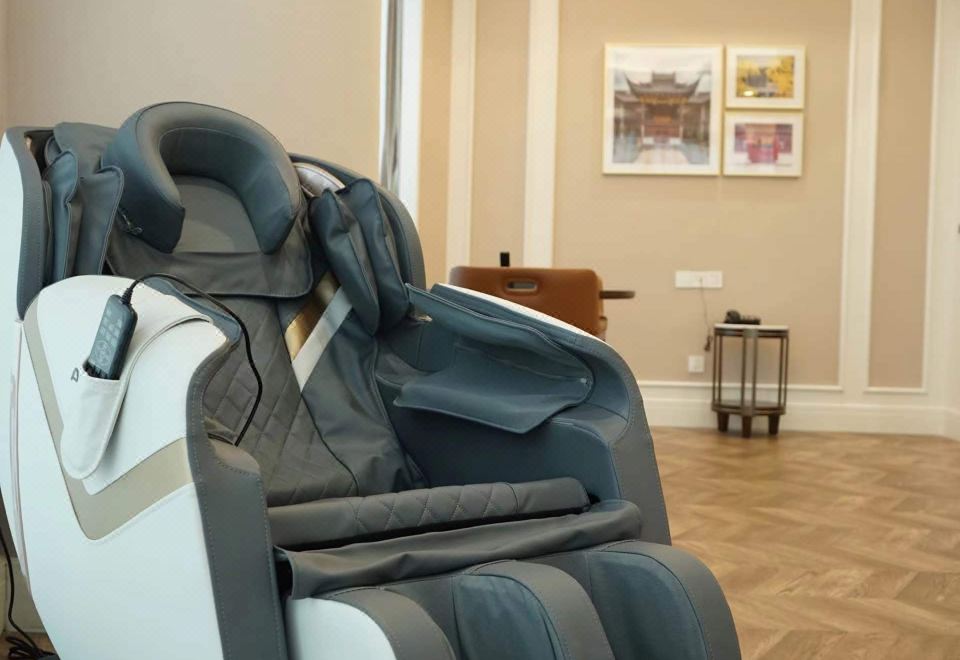 心颐养生套房 养生盐灯+全自动智能按摩椅