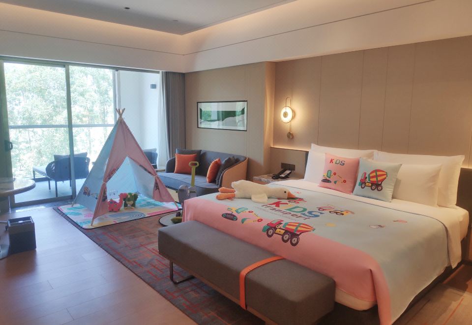 親子湖景泡池大床房