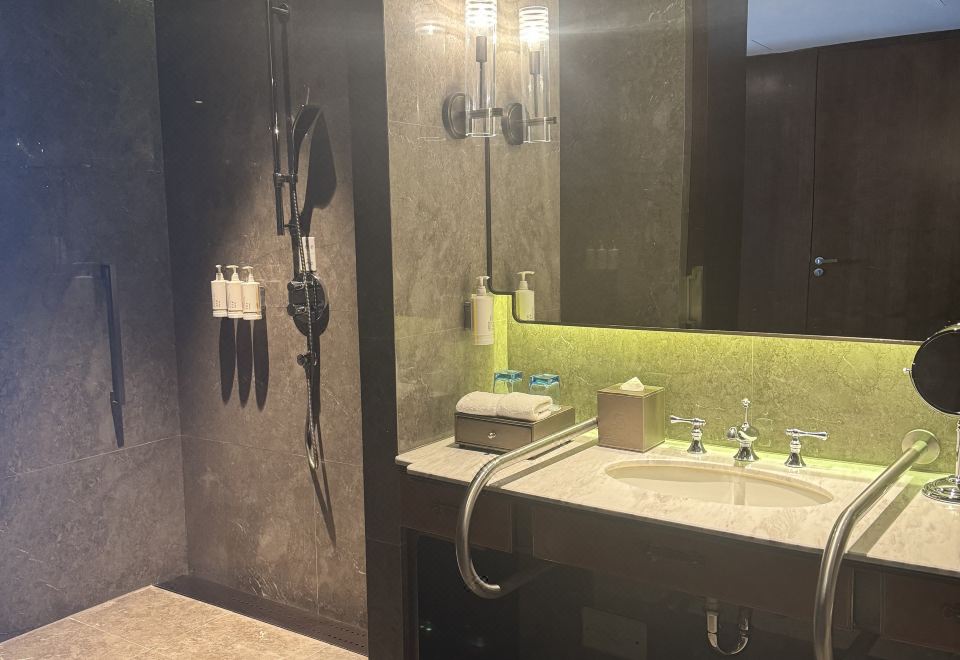 豪華大床房（關愛房）