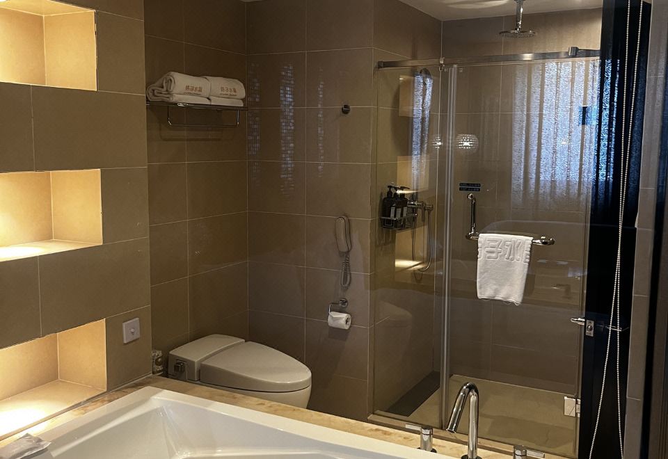 精選大床房（小冰箱+保險柜+書香氛圍）