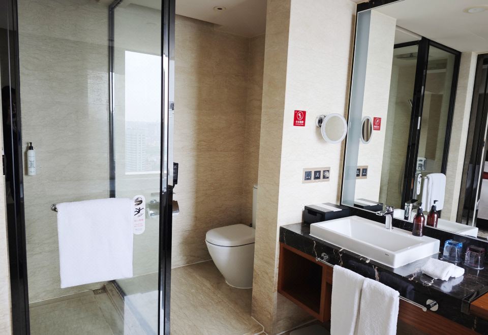 Swiss Grand NanchangSuperior Double Room