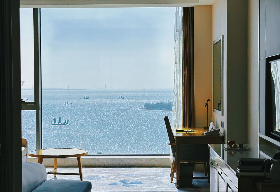 高空俱樂部180度全湖景大床房