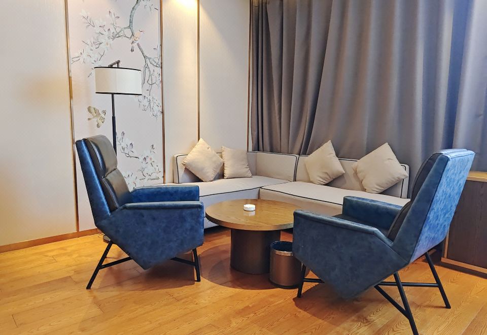 Huayang International HotelDeluxe Family Room