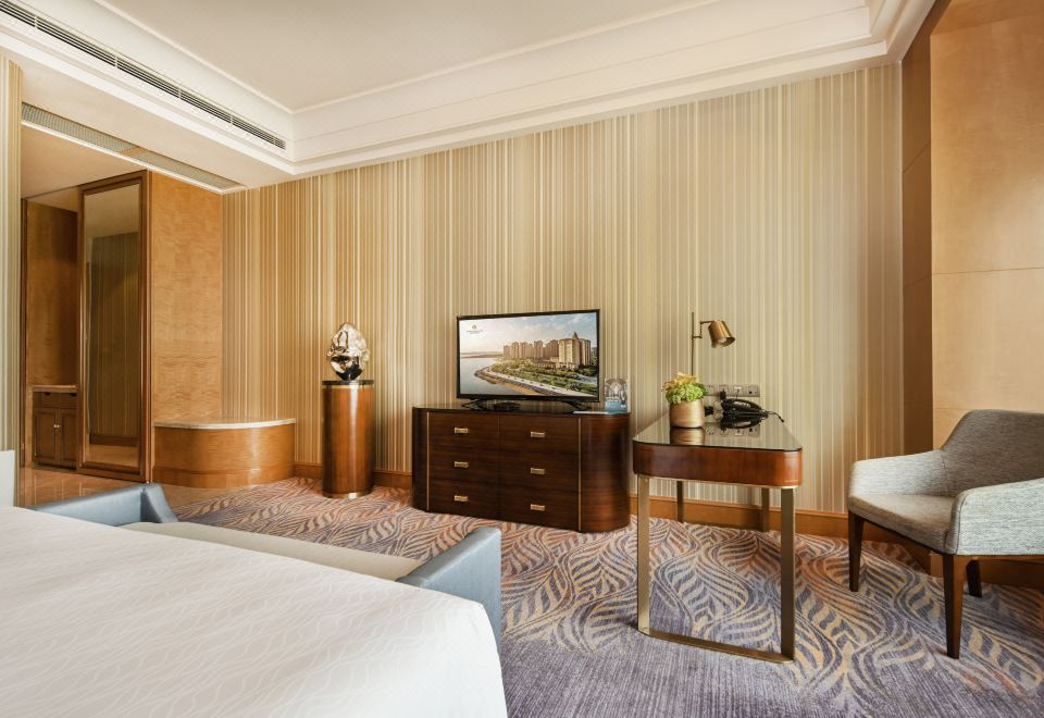 Chateau Star River QingdaoExecutive Sea-view Queen Room