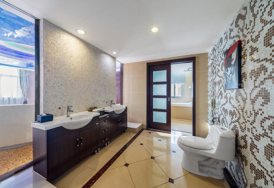 Honeymoon Themed Suite