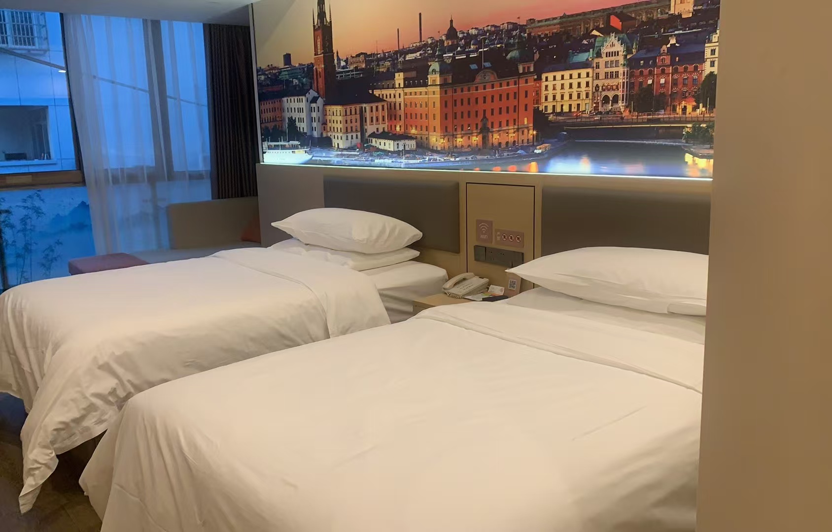 电竞双床房（电视投屏）