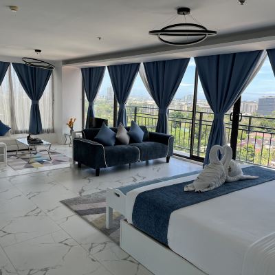 Executive Three-Bedroom (Penthouse) 88th Avenue Promo Code
