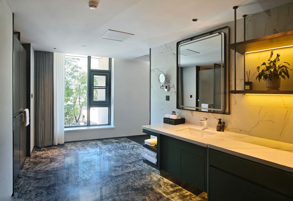 Beijing Oriental Mao HotelElegant 2-bed Room