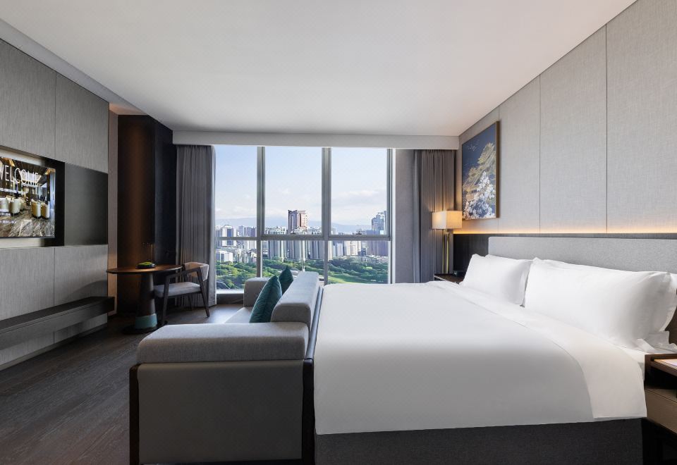 Deluxe Queen Room