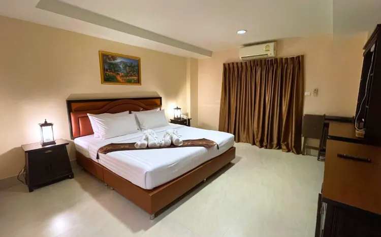 ห้องดีลักซ์ เตียงใหญ่ 1 เตียง