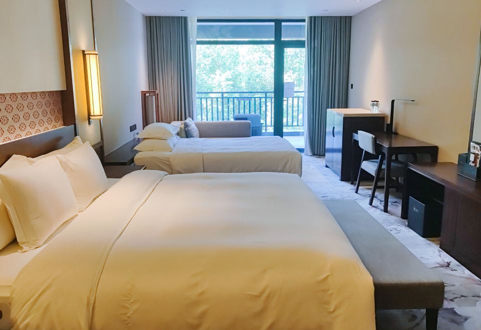 豪华家庭房（一大床一小床）