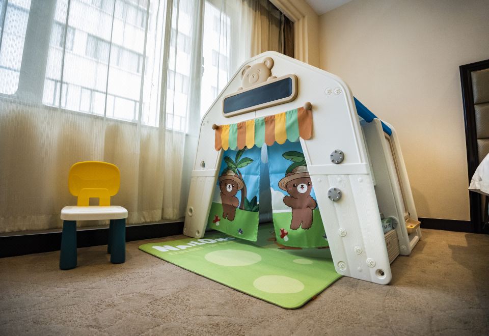 Jinling Mandarin Garden Hotel NanjingLittle Milk Dragon Family Twin Room