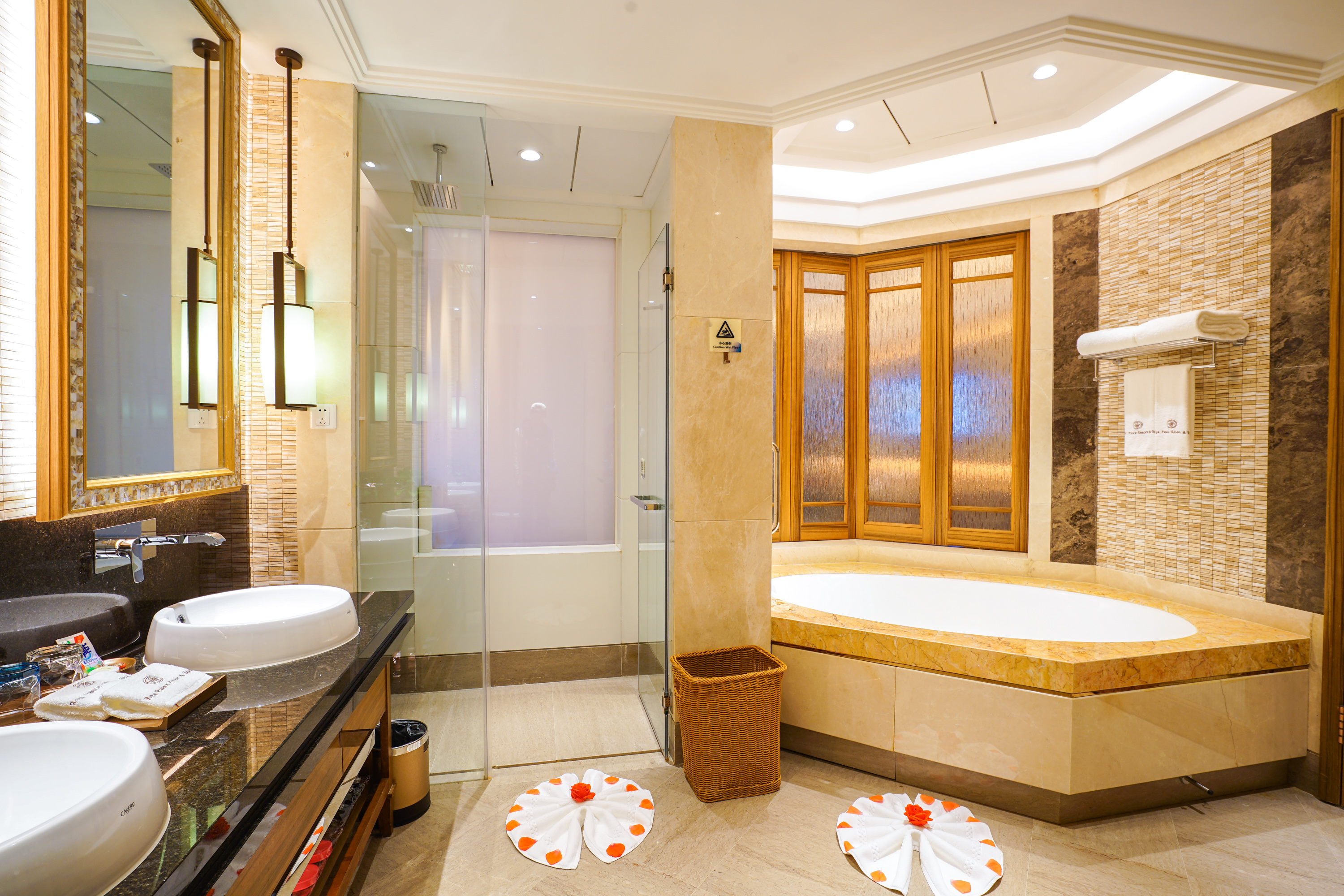 亲子温泉套房-二房三床卡通主题-独立泡池-认证温泉水入房