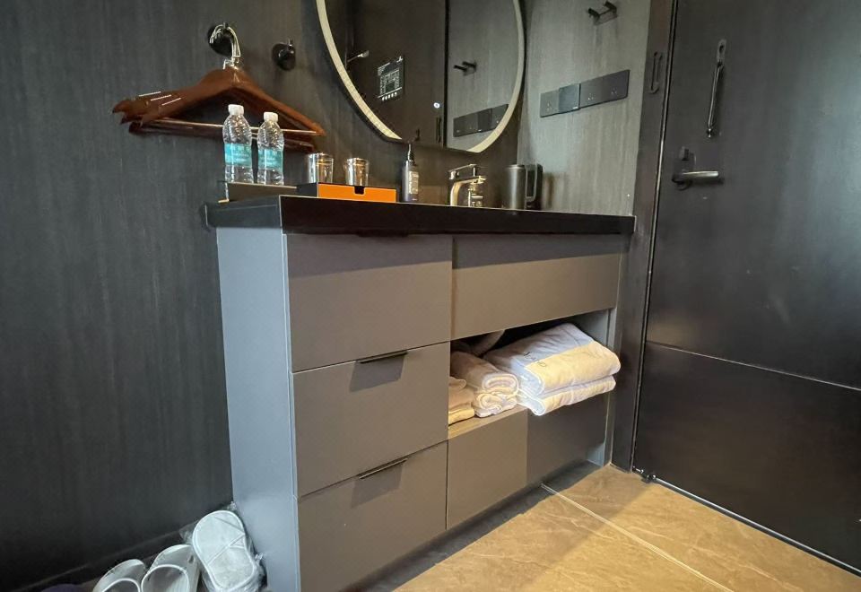 DOALAND S Hot Spring Hotel (Tengchong Main Urban Area Yuquanyuan) Lie-in Bliss Room | Cozy Double Bed (Non-Smart)