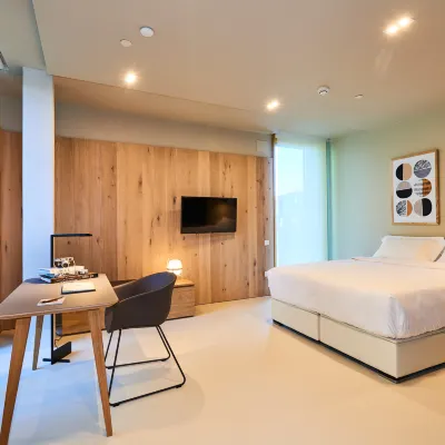 Numad Studios Hotels near La Concha Beach
