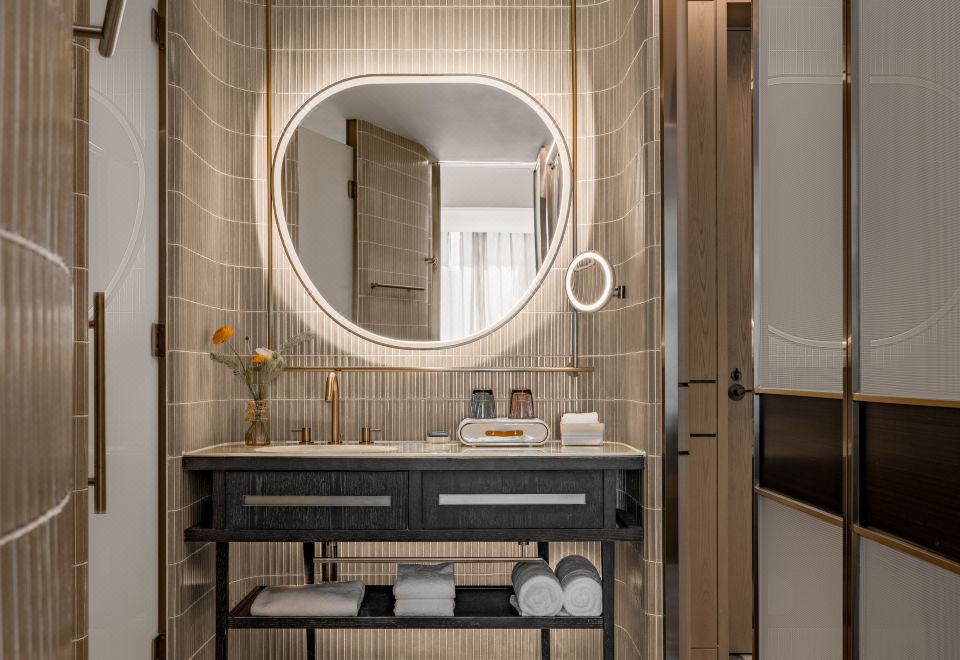 精品湖景双床房