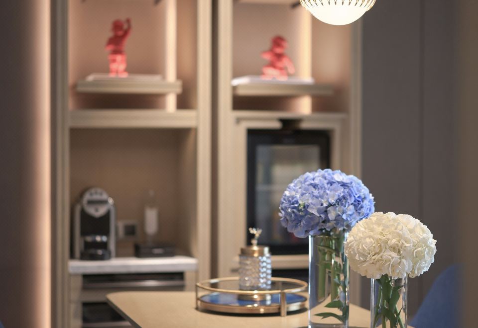 InterContinental Beijing Sanlitun1 King Ambassdor Ste Living Dining Areas