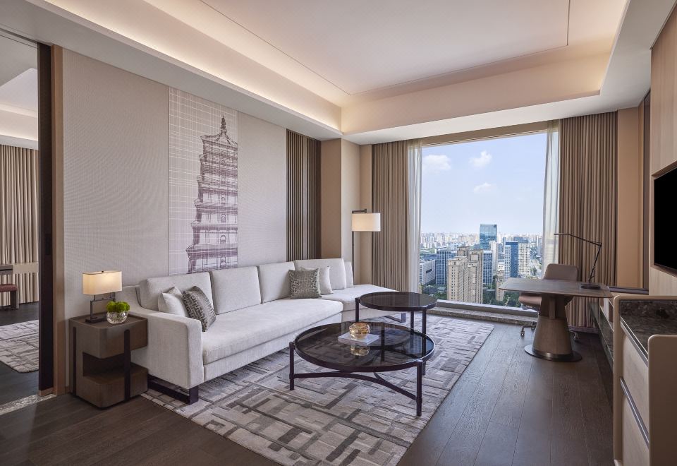 行政套房 | 静享云端晨曦+俯瞰城市天际线+独立会客厅