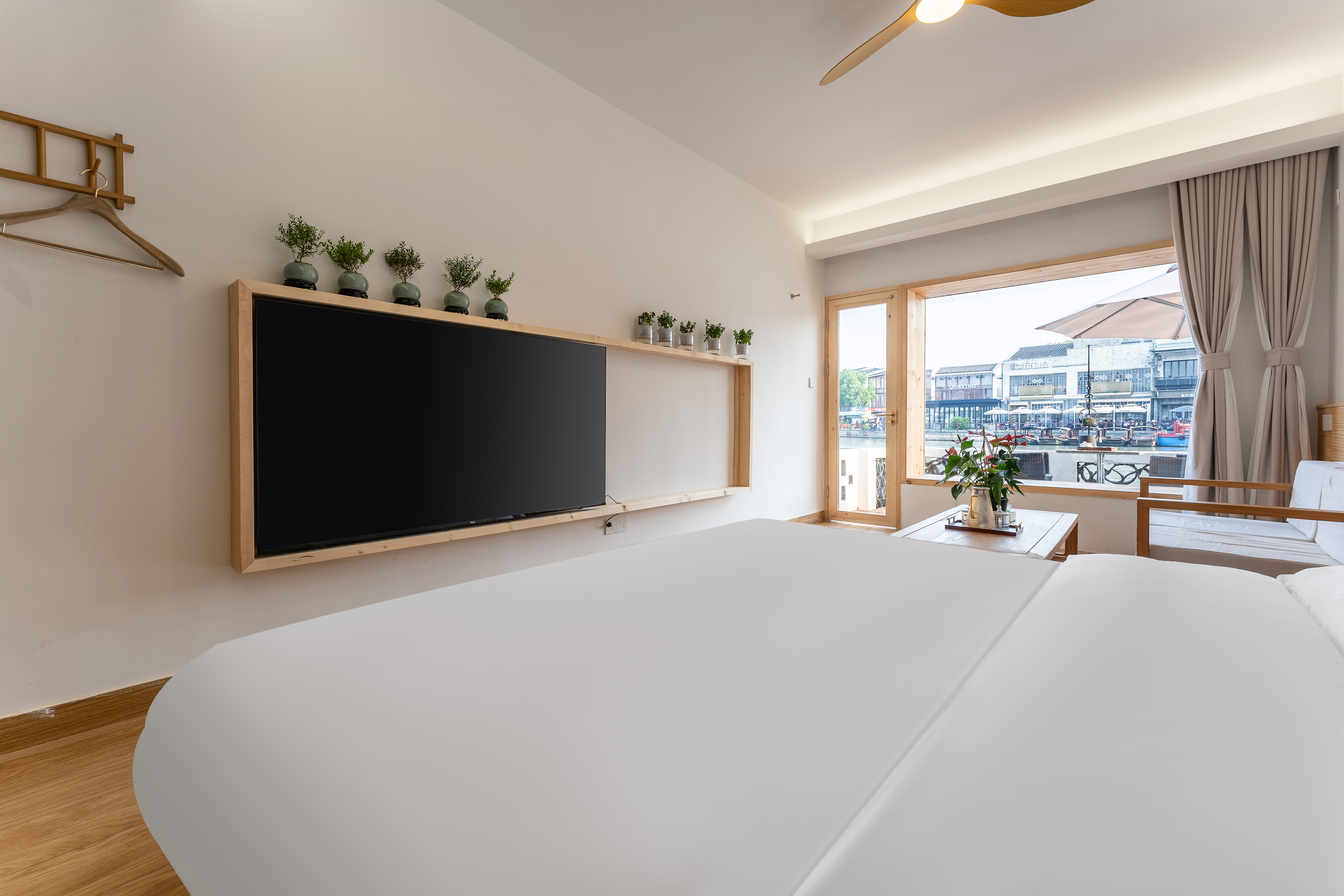 东井·露台大床房丨小冰箱+品茶露台+古桥河景