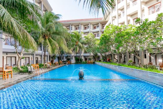 โรงแรมลอมบอกการ์เด้น