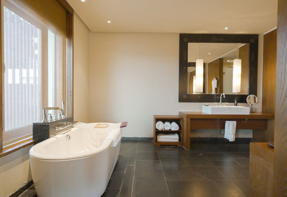 The St. Regis Lhasa ResortPremier Deluxe Room (2 Beds)