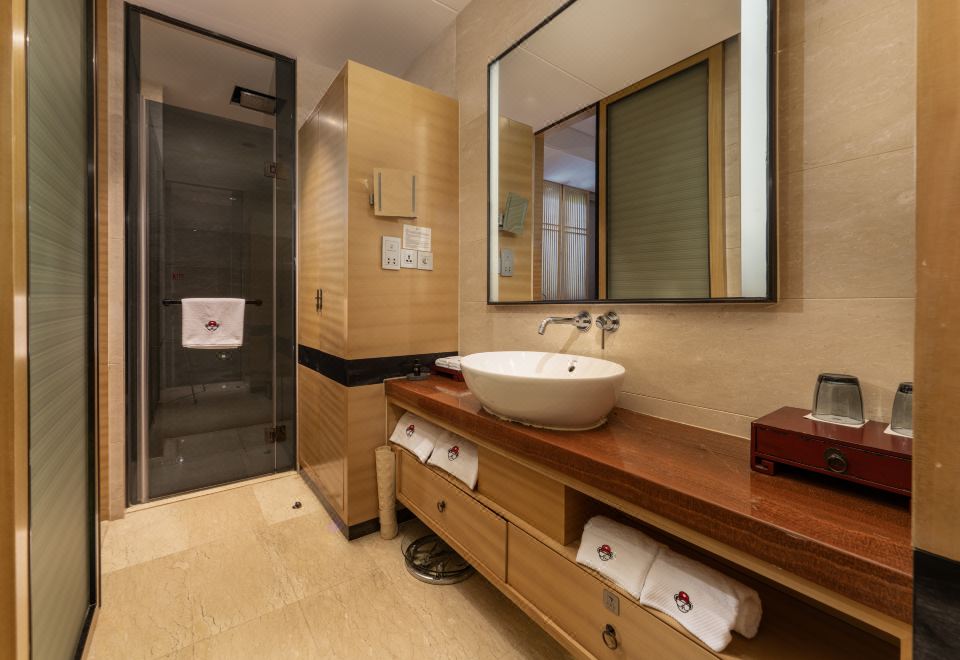 Cheery Canal Hotel HangzhouTeddy Collectible Twin Room