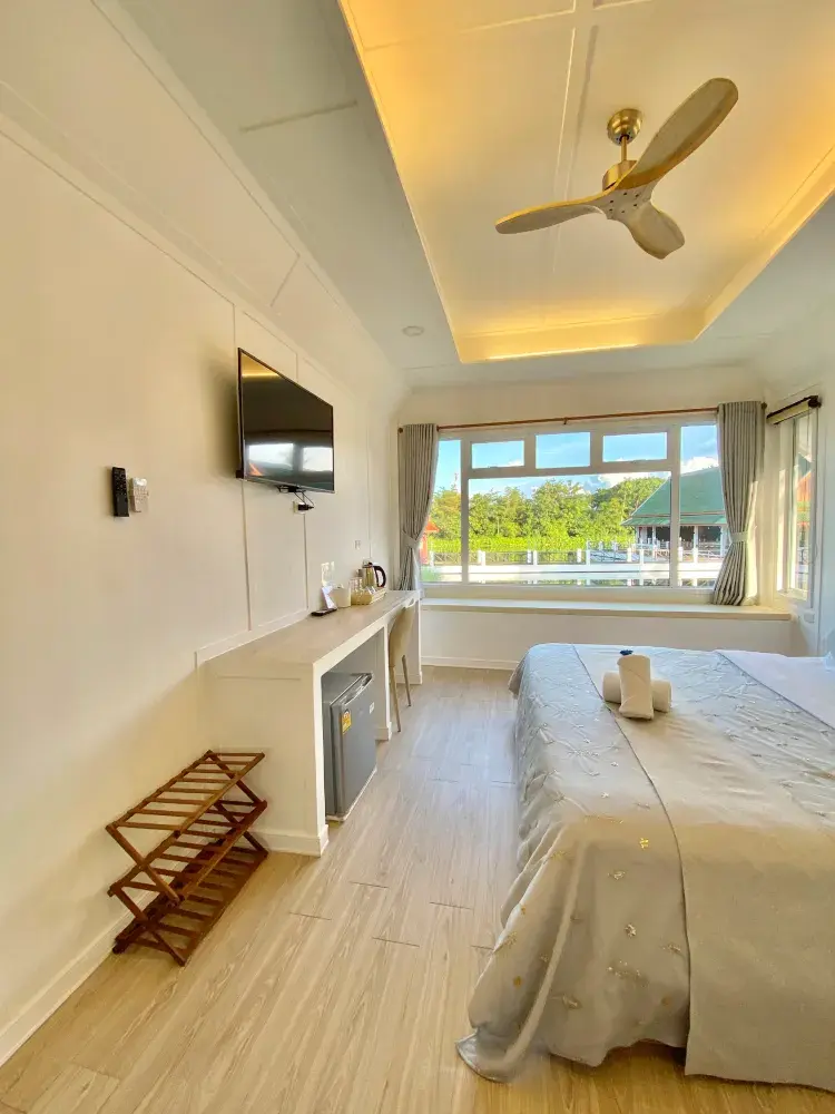 กระท่อมโรแมนติกวิวบ่อน้ำ